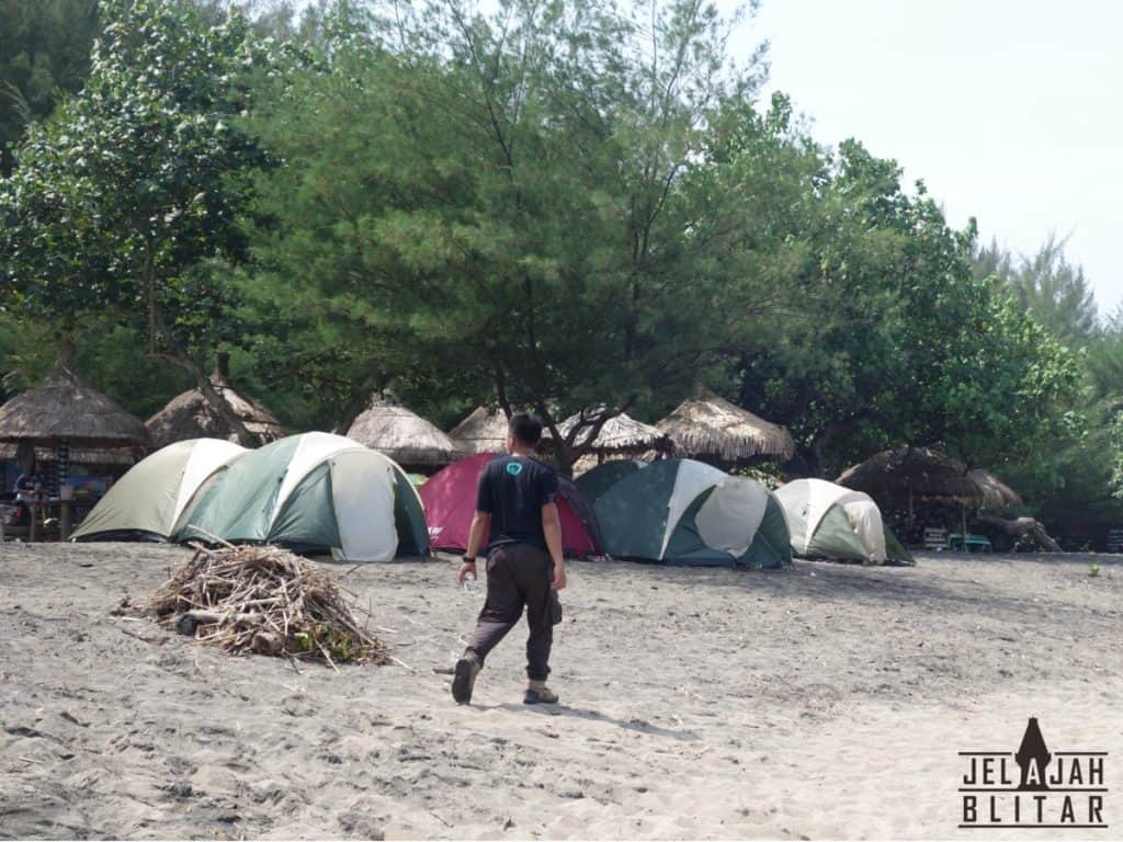 Camping di Pantai Serang