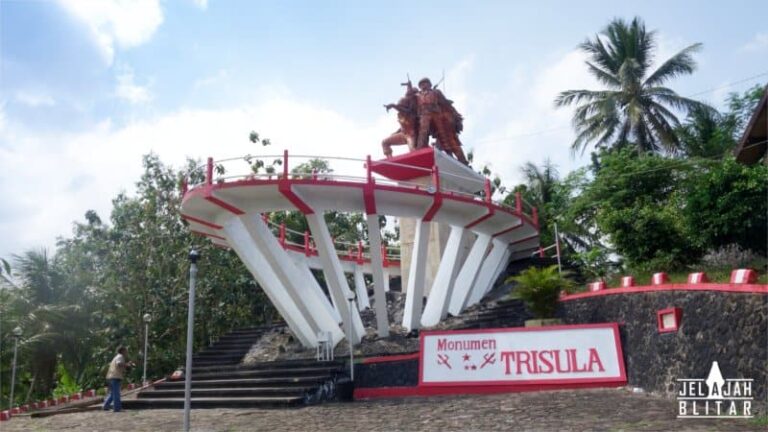 Monumen Trisula