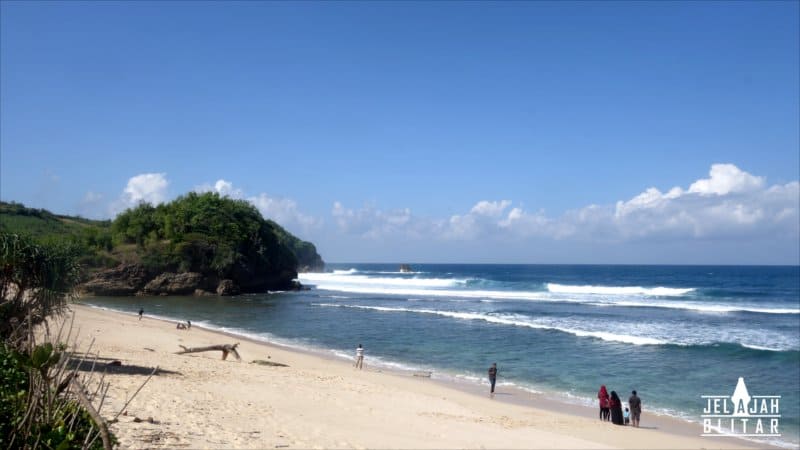 Pantai Pasir Putih Gondo Mayit