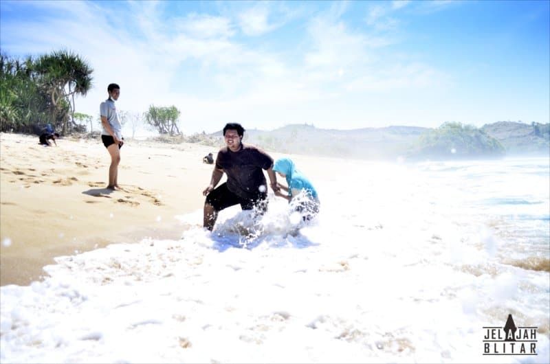 Pantai Pasetran Gondo Mayit Jelajah Blitar