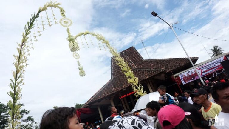 Siraman Gong Kyai Pradah