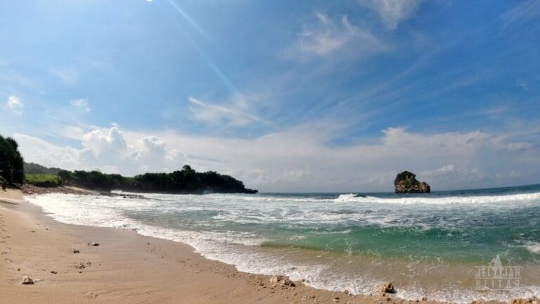 Pantai Bakung Blitar